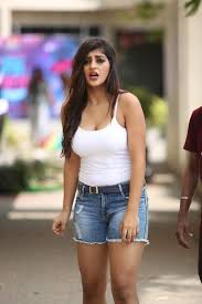 She is one of the shriya saran is one of the most respected actresses as she has made her name in all the film she has acted with almost all the south indian actors and has several hit movies on her list like 'ragada'. Pin Oleh Flickstatus Di Kollywood