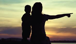 Mẹ đơn thân và con trai tuổi dậy thì ...