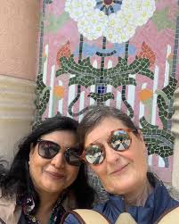 Seema : They say it takes a village to raise a child. In my case it took a  host of sisters from this special @hostasister group to make Barcelona so  very special