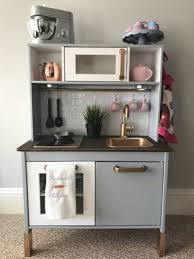 Ikea Hacks Die 10 Schonsten Kinderkuchen Ikea Kinderkuche Ikea Kuche Kinder Ikea Spielkuche