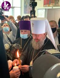 Его раздали служителям греческой церкви и представителям других конфессий христианской церкви 25ohdmbouy9kam