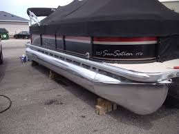 Aug 09, 2010 · use a pressure washer as with any ordinary car, washing an aluminum pontoon boat with a pressure washer is a good way of removing dirt and grime. Polish Your Tubes How To Bring New Life To Your Toon Making Your Used Boat Look New Pontoon Deck Boat Magazine