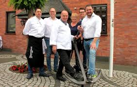 Commercial travelers who took their goods from ships that stopped there had a short stop at haus schönewald before started their further journey. Neues Team Ubernahm Traditionshaus In Dormagen Nievenheim