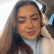 Gina Sadler's Instagram, Twitter & Facebook