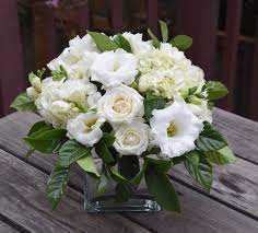 White And Green Fresh Flower Arrangement In A Vase With Gardenia Leaves Fresh Flowers Arrangements Flower Arrangements Leaf Flowers
