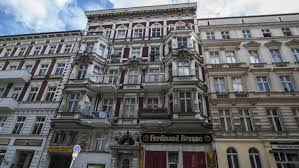 Wg is a popular and economic renting type in berlin for young people and students. Berlin Im Kampf Gegen Mietwucher Verwahrloste Wohnungen Zu Hohen Preisen Archiv