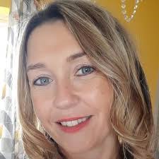 Lynne Lowe's Instagram, Twitter & Facebook