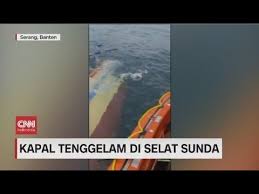 Kapal layar satria indonesia dengan tujuan pelabuhan ketapang, kalimantan barat tenggelam setelah mengalami kebocoran. Kapal Tenggelam Di Selat Sunda Youtube