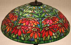 For a light bulb with a e27 up to 60 watts. Lot Leaded Glass Poinsettia Table Lamp