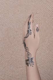 Its looks amazing and its temporary !!! Mehndi Design Mehndi Designs Mehndi Learn Henna