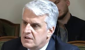 Majko para deputetëve: Duhet vetëm një ndryshim në Kodin Zgjedhor, ja si  mund të sigurojmë votimin e tyre