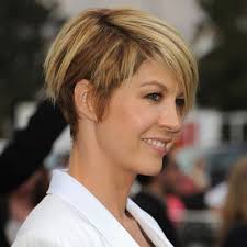 This short hairstyle is shorter in the back and gradually gets longer in the front. Pin On Beauty