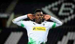 La storia di breel embolo, uno dei più temibili giocatori della svizzera che affronterà l'italia. La Fuga Di Embolo Il Calciatore Del Gladbach Partecipa A Un Party Illegale E Poi Scappa Sui Tetti Globalist