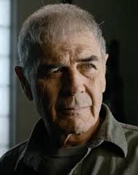 Vi un anuncio donde este buen hombre vende aspiradoras.......