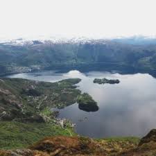 Osterøy is an island municipality in vestland county, norway.it is located in the traditional district of nordhordland.the municipality encompasses most of the island of osterøy.the administrative centre of osterøy is the village of lonevåg in the central part of the island. Osteroy Skjold Til Fjells