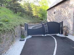 Soit 2 bandes de roulement en laissant 50cm au milieu pour éviter la sensation du tout béton. Guide De L Allee De Jardin Construction Budget Normes