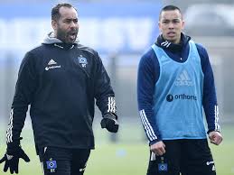 Etter klubbens nedrykk i 2001 ble thioune opprinnelig hos klubben, men flyttet til 2. Thioune Erklart Darum Lasst Der Hsv Bobby Wood Ziehen