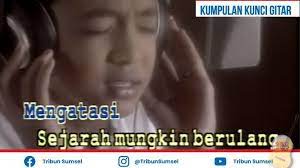 Sejarah mungkin berulang am dm sejauh mana mampu bertahan g c sampai bila harusku kenang f dm setiap kali bertentangan e tiada ketenangan am dm cemburumu merantai hati g c meleburkan semangat diri f dm f bila aku kenangkan kemanisan lalu. Kunci Chord Gitar Sejarah Mungkin Berulang New Boyz Lagu Malaysia Terpopuler Sepanjang Masa Tribun Sumsel