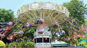 Bertempat di akuarium besar seaworld. Ancol Dreamland Jakarta Beach Amusement Park Ticket Idetrips