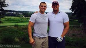 Jugador de fútbol americano (es); T J Watt Caught Very Jealous J J Watt Wearing A Steelers Hat Around The House Steelers Depot