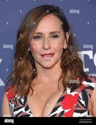 Kristen Hewitt's Instagram, Twitter & Facebook