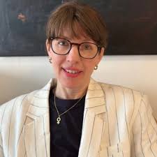 Clara Henley's Instagram, Twitter & Facebook