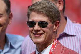 Chiefs Owner Clark Hunt Dismisses 31 NFL Franchises in Strong Message After  Revealing Patrick Mahomes' True Colors