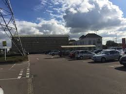 Property location with a stay at holiday inn express london chingford in london (chingford), you'll be close to white hart lane stadium. Das Weisse Gebaude Rechts Wird Fur Die Werbefotos Genommen Im Linken Ist Aber Das Eigentliche Image De Holiday Inn Express London Chingford North Circular Tripadvisor