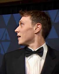Side Profile Check George Mackay Mackay Pretty Men