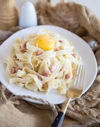 Fettuccine Carbonara No Cream Don T Go Bacon My Heart Fettuccine Carbonara Classic Carbonara Recipe Recipes