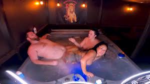 Join Me in the Hot Tub - No PPV!