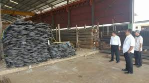Berbanding terbalik dengan besi beton polos, besi beton yang satu ini permukaannya berulir dan tidak licin. Macam Macam Jenis Besi Cara Menghitung Berat Jenis Besi