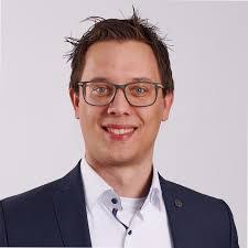 Benjamin Bloch's Instagram, Twitter & Facebook