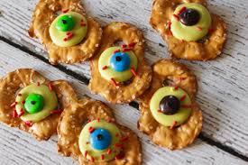 Everyone loves a good halloween treat , right? Easy Halloween Treats Zombie Eye Pretzels
