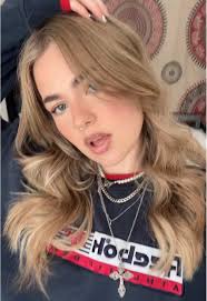 Lesbian Who Lip Syncs Lips of An Angel