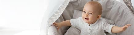 Die meisten eltern glauben, dass ein baby die ersten schuhe braucht, sobald es anfängt, sich aufzurichten und zu stehen. Erstausstattung Baby Das Benotigt Ihr Neugeborenes Hipp