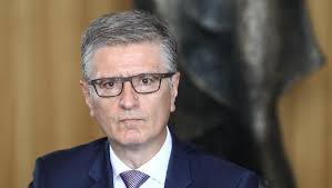 Bobinac s kadrovsko okrepitvijo na lov za premožnimi kupci