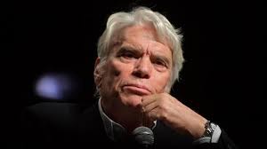 Dans l'émission au tableau qui sera diffusée prochainement sur c8, l'ancien président de l'om, bernard tapie, est interrogé par un enfant sur les chances du psg de remporter la ligue des champions. Un Arbitre Achete Avant Un Psg Om Bernard Tapie Dement On Est Chez Les Fous Lci