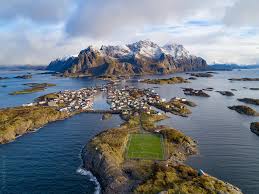 For those flying or driving to lofoten, henningsvær is a perfect introduction to the islands before heading west. Henningsvaer K O S M O S