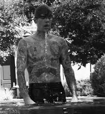 Justin Bieber in costume: nuove foto - BitchyX