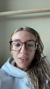 Molly Vincent's Instagram, Twitter & Facebook