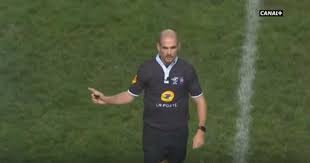 Après avoir participé aux jeux olympiques de rio, alexandre ruiz était arbitre assistant au japon. Transfert Alexandre Ruiz Arrete L Arbitrage Pour Devenir Entraineur De La Defense De Montpellier Le Rugbynistere