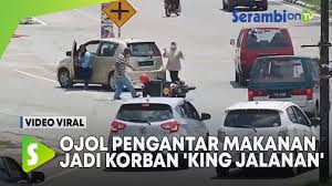 August 27, 2020 add comment. Video Ojol Pengantar Makanan Kecelakaan Jadi Korban King Jalanan Yang Belok Tiba Tiba Serambi Indonesia
