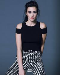 Ecem Ozkaya (Turkish)