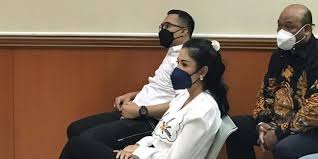 Penampilan nindy ayunda kini bisa membuat semua orang tak menyangka dirinya sudah punya dua anak. Ungkap Fakta Baru Nindy Ayunda Sebut Askara Gunakan Ganja Sejak Sebelum Menikah Merdeka Com
