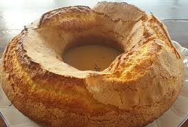 Dalla colazione alla merenda, il ciambellone all'olio di oliva è facilissimo da realizzare con pochi e gustosi ingredienti che puoi trovare già nella tua dispensa. Ciambellone Il Dolce Sempre Presente Sulle Tavole Dei Giorni Di Festa