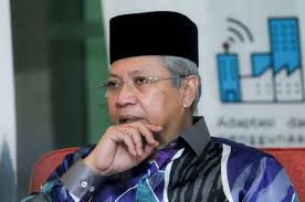 Tan sri datuk seri panglima haji annuar musa (born 18 may 1956) is president of kelantan fa since 2009. Zahid Anwar Perlu Buat Pengakuan Bersumpah Nafi Audio Tular Utusan Digital