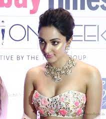 Pin By Blake Livermore On Kiara Advani Kiara Advani Bollywood Actress Beauty