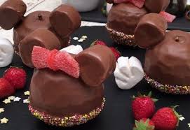 Pommes Chocolatees Mickey Et Minnie Recette Pour Enfants En Video Par Chefclub Kids Recette Faire Fondre Du Chocolat Langue De Chat Mickey Et Minnie