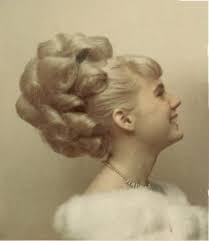 The Early Mid 60s Hair Cascade I Would Take Mine Down To The Beauty Salon And Leave It To Be Fixed Into A New Do Vintage Hairstyles 1960s Hair 60s Hair